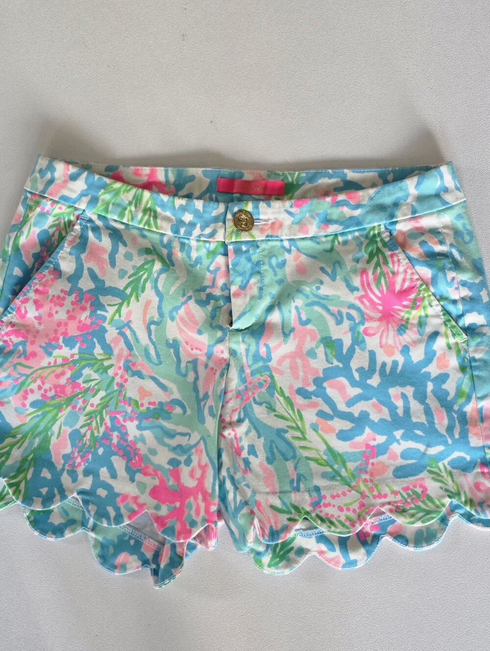 Lilly Pulitzer Buttercup Scallop Hem Shorts Size 6 Floral - Picture 3 of 5